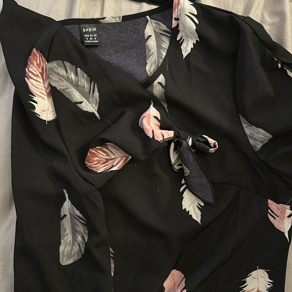 Short sleeve with bows on end